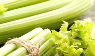 香芹瘦肉土豆片的做法（香芹土豆片的做法大全）