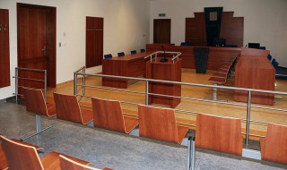 轻微伤怎么判刑和赔偿 轻微伤怎么判刑和赔偿轻微伤派出所协商不成