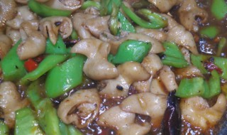 两种尖椒肥肠的做法 两种尖椒肥肠的做法大全