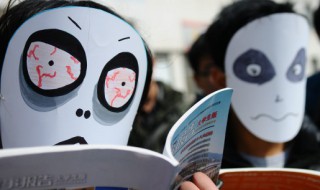 黧黑的意思 魁梧黧黑的意思