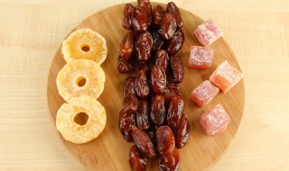 梦见糖果(梦见糖果店里很多糖果)