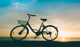 如何正确骑行公路自行车?（如何正确骑行公路自行车）