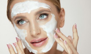 洗脸的正确方式 早晚洗脸的正确方式