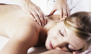 如何正确捏肩膀(如何正确捏肩膀视频教程)