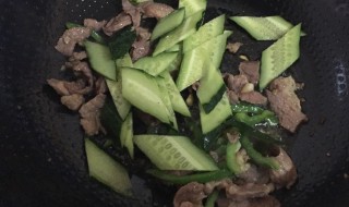 青椒黄瓜炒肉的做法 青椒黄瓜炒肉怎么做