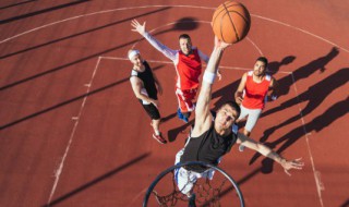 正确的投篮姿势（篮球正确的投篮姿势）