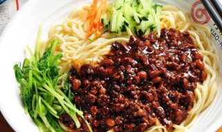 老北京炸酱面的简易做法 老北京炸酱面的做法窍门