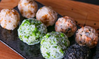 五彩焖饭的简单做法步骤 五彩焖饭的做法窍门