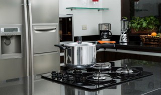 厨房重度油污的清洗小妙招有哪些?（厨房油污清洗妙招,从此轻松告别油腻）