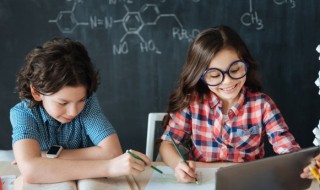 日月盈昃的昃怎么读 日月盈昃的昃怎么读的拼音