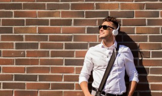 心在跳情在烧原唱歌词 心在跳情在烧原唱歌词mV