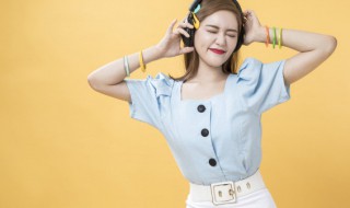 违背的青春歌词 违背的青春歌词是什么