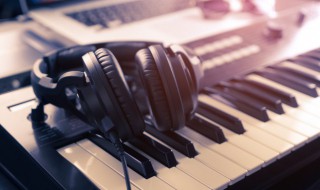 一样的月光歌词(一样的月光歌词简谱)