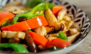 炒鲜蘑的做法 尖椒炒鲜蘑的做法