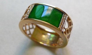 60岁男人适合戴翡翠戒指吗 60岁男人戴什么戒指好