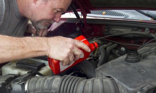 奔驰smart变速箱油从哪里加（奔驰smart波箱油在哪里加）