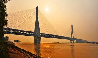 武汉的纬度（武汉的纬度与上海的纬度）