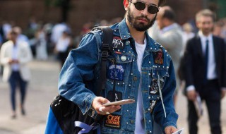 男生牛仔褂里面穿什么好看（男生牛仔褂里面穿什么好看图片）