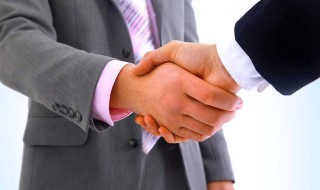 在接待客人上下楼梯时正确的做法是 在接待客人上下楼梯时正确的做法是