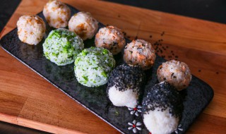 培根青菜烤饭团怎么做（烤培根芝士饭团）