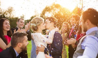 婚礼上给新人的祝福词 婚礼给新人的祝福语