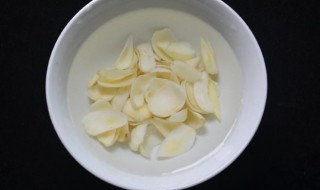 百合泡水喝禁忌（百合泡水喝禁忌什么）