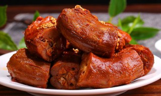 鸭脖卤货怎么保鲜好点（卤制鸭脖可以放多久）