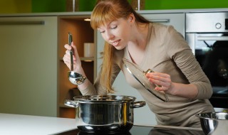 苦瓜猪尾汤的做法 苦瓜猪尾汤的做法大全