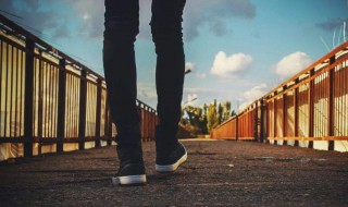 关于男人的人生感悟经典句子(关于男人的人生感悟经典句子简短)