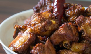 炖排骨怎么做颜色红 怎样排骨炖着颜色是红色