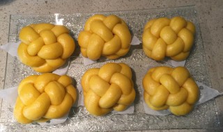 咸蛋松花球怎么做（咸蛋松花球怎么做好吃）