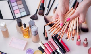 常用化妆品的简单使用方法（常用化妆品的简单使用方法有哪些）