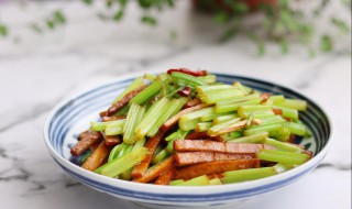 西芹培根炒豆干怎么做(培根炒豆干可以吗)