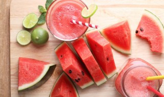 切开了的西瓜怎么保鲜（切开的西瓜怎么保鲜时间长）