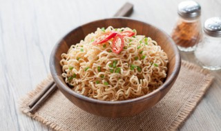 梦见吃方便面是什么意思 梦到想吃方便面