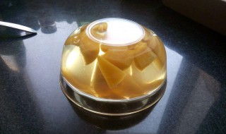 吉利丁粉怎么做果冻（吉利丁粉怎么做果冻水和糖的比例）