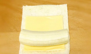 吐司卷做法步骤（香蕉芝士吐司卷的做法）