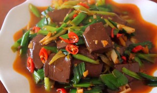 烧鸭血做法步骤 鸭血烧鸭窍门