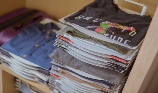 收纳衣服衬衣的方法 衬衣收纳方法视频教程
