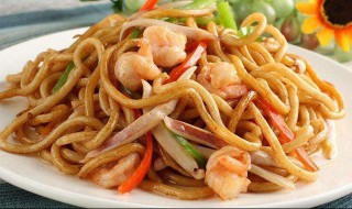 虾干鲜菇炒乌冬面怎么做（虾仁炒乌冬面的做法）