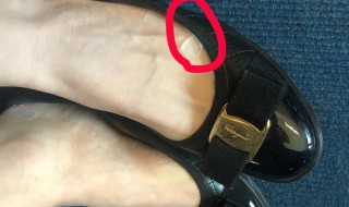 鞋子磨脚背怎么处理(鞋子磨脚背怎么处理就不磨脚了)