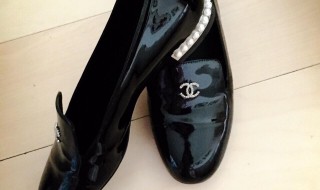 皮鞋掉色怎么办（宗色皮鞋掉色怎么办）