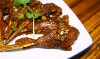 椒盐鸭下巴做法(椒盐鸭下巴的做法)