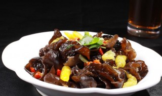 泡椒拌黑木耳怎么做（泡椒拌木耳的做法大全）