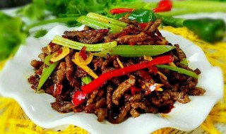 干牛肉炒芹菜怎么做（干牛肉炒芹菜怎么做好吃窍门）