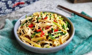 炒豆腐皮怎么做（炒豆腐皮怎么做好吃）