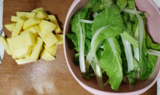 土豆糊小白菜怎么做 土豆糊小白菜怎么做好吃
