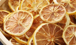 干柠檬片的正确泡法 干柠檬片的正确泡法减肥瘦身