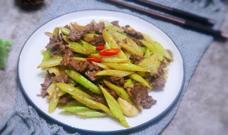 西芹炒小牛肉怎么做 西芹炒小牛肉怎么做才好吃