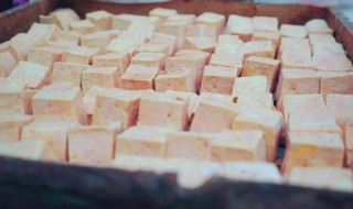 红白豆腐怎么做 红白豆腐怎么做好吃窍门